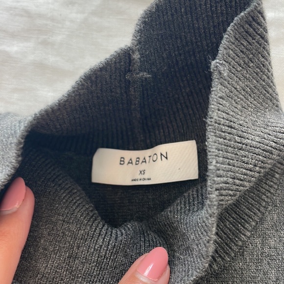 Aritzia Formation Turtleneck - Picture 5 of 8